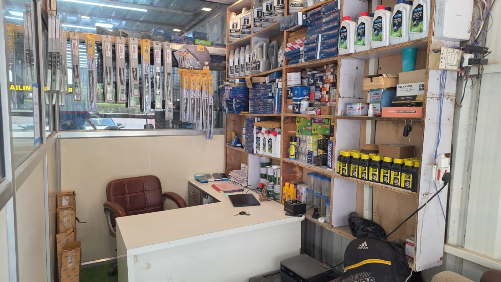 Detailing Brothers Workshop 1 reception and parts area